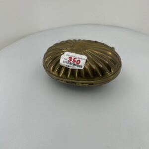 Vintage riflet messingæske – Oval bonbonniere / Taske