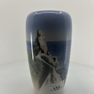 „Royal Copenhagen vase – Møns Klint / Sommerspiret nr. 2861,
