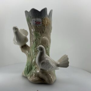 Smuk vintage porcelænsvase udformet som træstamme med duer